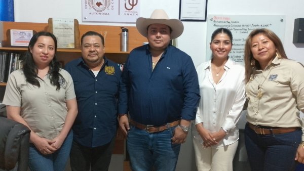 El Presidente Municipal de Pichucalco Lic. Andrés Carballo Córdova visita la Escuela de Contaduría y Administración Campus VII en el marco de su certificación como “Entorno Laboral Saludable”