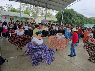 Ballet Folclórico Ocelotes y Selectivos Deportivos del Campus VII Pichucalco destacan en la Feria Profesiográfica del COBACH Plantel 231
