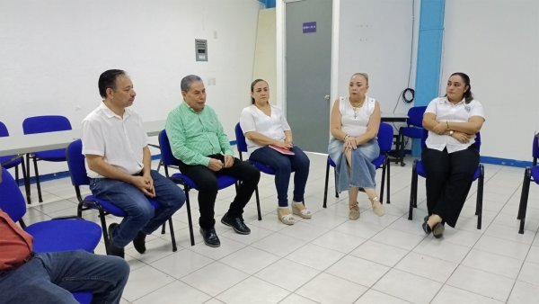 Secretario Académico de la Benemérita Universidad Autónoma de Chiapas sostiene encuentro de trabajo con personal docente de la Escuela de Contaduría y Administración, Campus VII