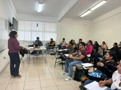 Cornejo Hernández imparte la Charla sobre Movilidad Académica para Estudiantes de Contaduría y Administración