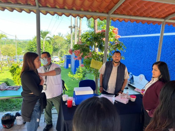 Se lleva a cabo campaña de vacunación contra el sarampión y la influenza en la Escuela de Contaduría y Administración