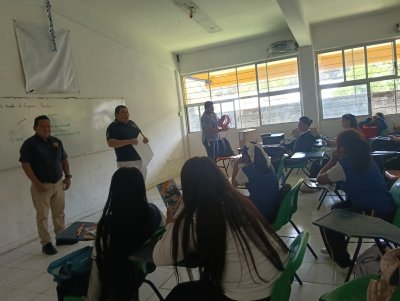 Campus VII de la UNACH lleva su oferta educativa a estudiantes de Tapilula