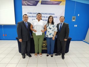 Por Mérito Académico, estudiante de la UNACH  Campus VII recibe título de Licenciatura en Contaduría