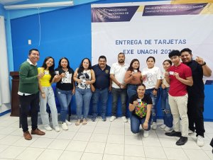 Se lleva a cabo la entrega de credenciales ExE-UNACH a egresados en Campus VII Pichucalco