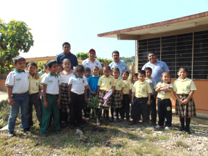 SEMAHN y UNACH Campus VII Implementan Jardín en la Primaria 24 de Febrero de Este Municipio