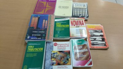 Generosa Donación Amplía el Acervo Bibliotecario de la Escuela de Contaduría y Administración en Pichucalco