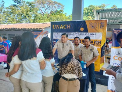 Equipo de Promoción de la UNACH visita Feria Profesiográfica en Salto de Agua