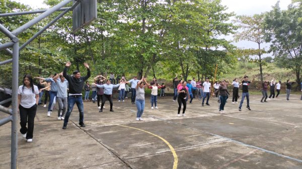 Inicia la Semana en la Escuela de Contaduría y Administración con Activación Física para Estudiantes y Docentes