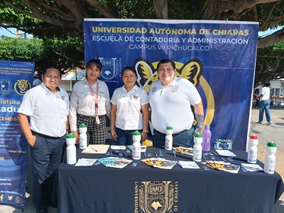 Campus VII Pichucalco presenta su oferta educativa en la Feria Profesiográfica del COBACH Plantel 06 en Reforma, Chiapas
