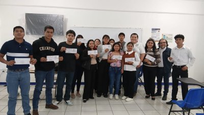 Estudiantes de segundo semestre reciben su Tarjeta Universitaria Inteligente en la Escuela de Contaduría y Administración, Campus VII